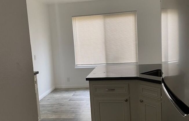 Recently remodeled spacious townhome with Refrigerator, Washer & Dryer and Garage parking