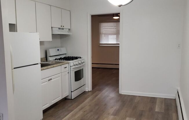 1 bed, 1 bath, 640 sqft, $975, Unit 2nd Floor