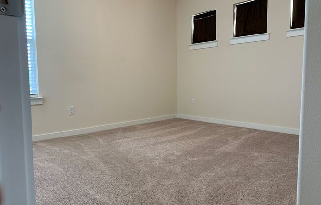 The Perfect Blend of Space & Location – 5 Beds Near Alliance