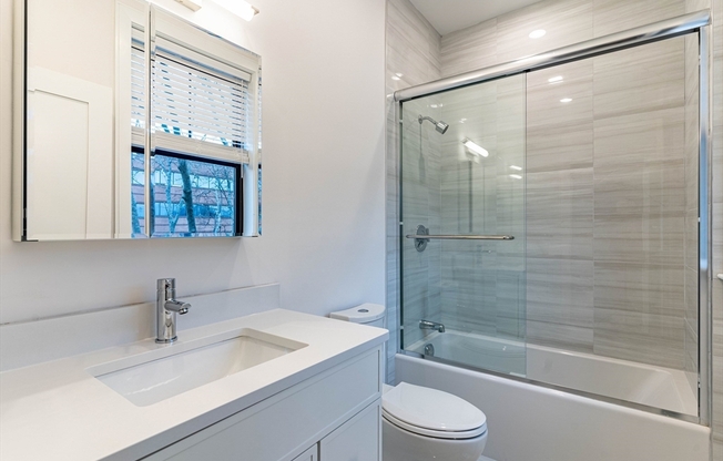 2 beds, 2 baths, 950 sqft, $4,095, Unit 301