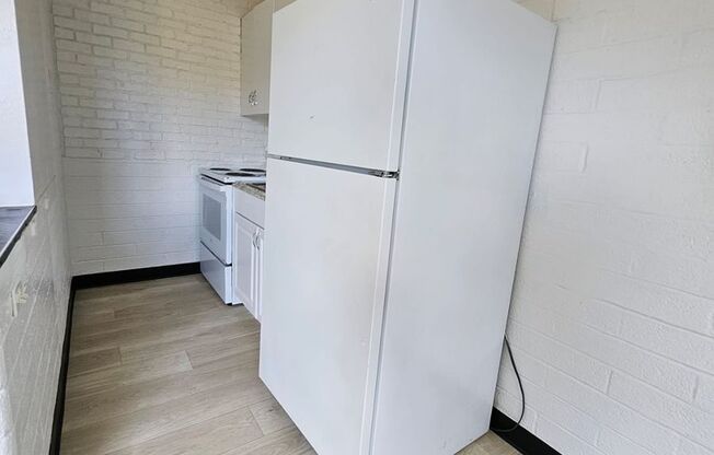 IMPERIAL CORNER APARTMENTS - AVAILABLE NOW
