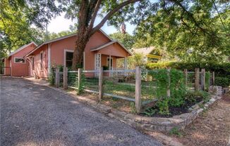 Gorgeous Hyde Park 7 bed House featuring flexible, updated floor plan.