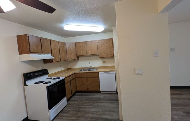 2 beds, 1 bath, 970 sqft, $1,249, Unit FB 4102