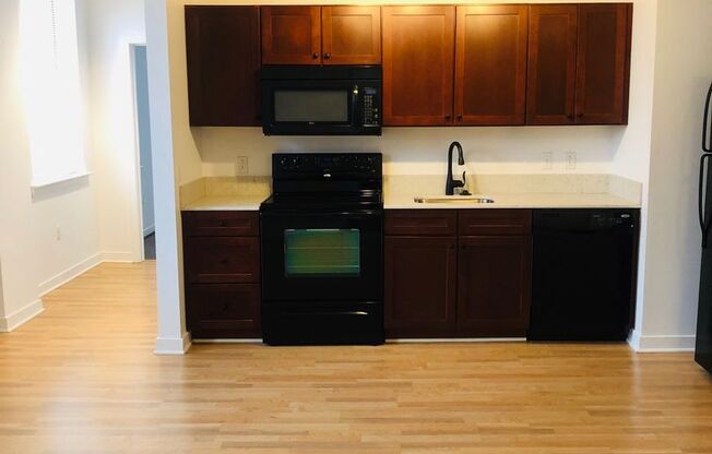 2 beds, 2 baths, 900 sqft, $2,099, Unit 307