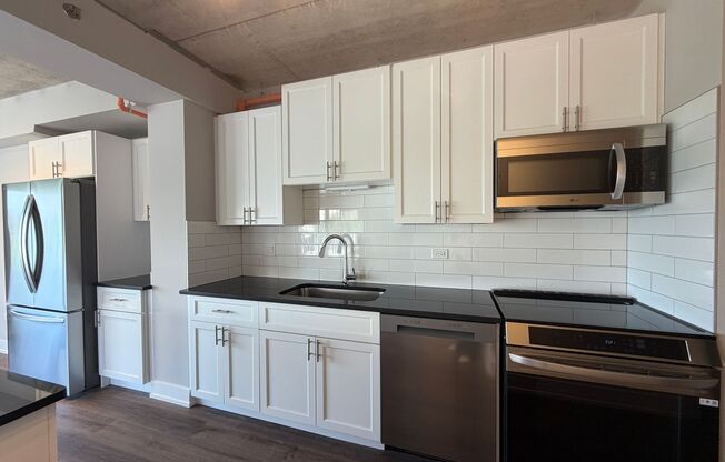 2 beds, 2 baths, 908 sqft, $3,700, Unit 952-607