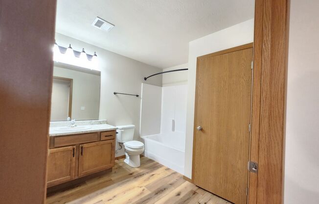2 beds, 1 bath, 1,006 sqft, $1,230, Unit 3520 304