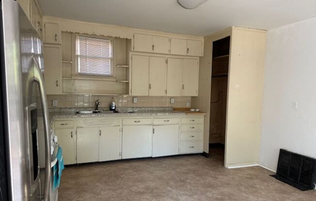 2 beds, 1 bath, $1,000