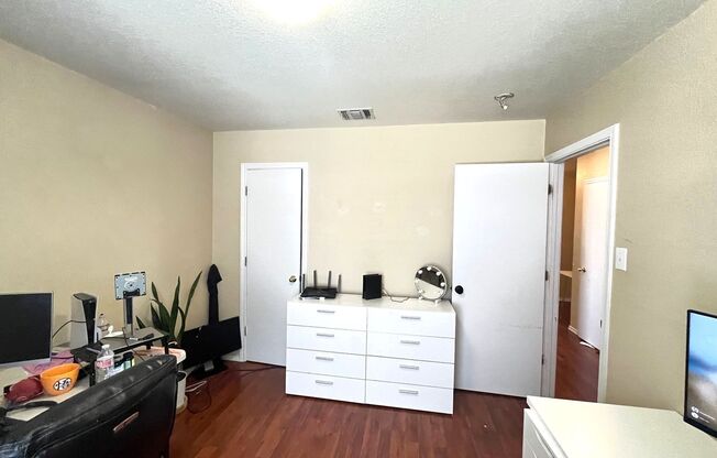 3 beds, 2 baths, $1,895