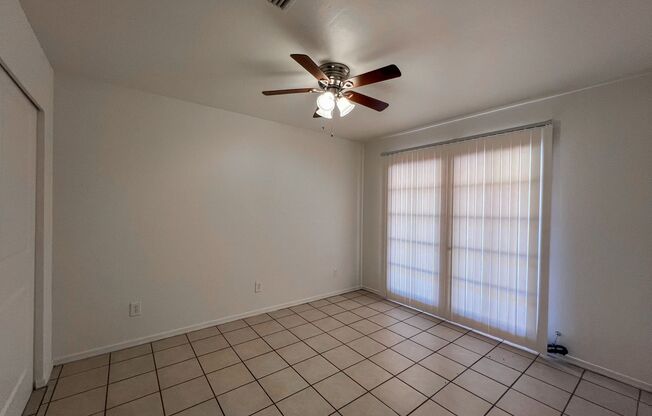 2 beds, 1 bath, 950 sqft, $1,295, Unit 4220-05