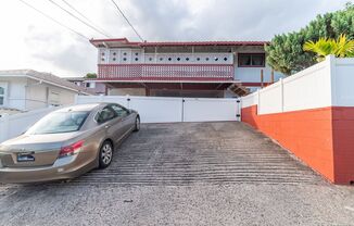 2br/1ba/1pkg Duplex in Honululu