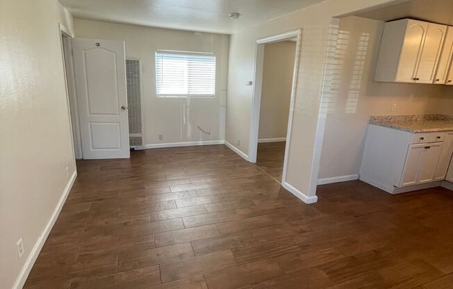 2 beds, 1 bath, 800 sqft, $2,300, Unit 856 1/2