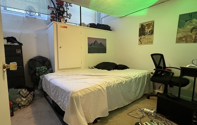 2 beds, 1 bath, $3,050, Unit B6