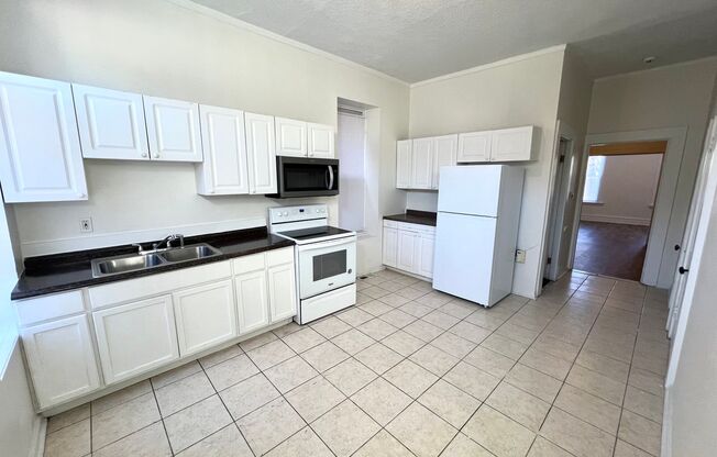 3 beds, 2 baths, $1,499