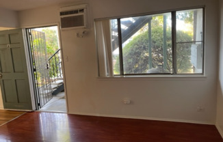 32 E WYANDOTTE