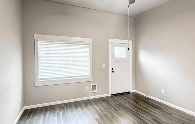 1 bed, 1 bath, 690 sqft, $1,300, Unit Cap5