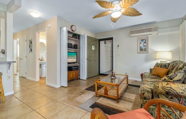 Fully Furnished 2 Bed/1.5 Bath, Maui Gardens Condo with Resort Amenities and Steps to the Beach!