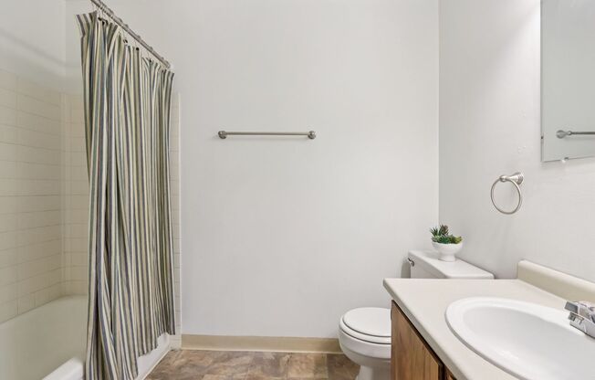 2 beds, 1.5 baths, 900 sqft, $959, Unit 3007F