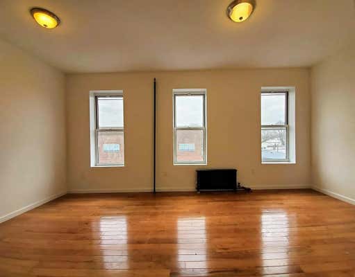 3 beds, 1 bath, 815 sqft, $3,499