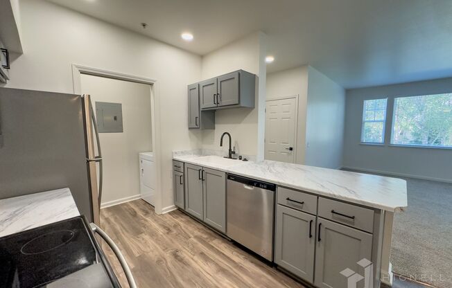 2 beds, 1 bath, 948 sqft, $1,700, Unit 235