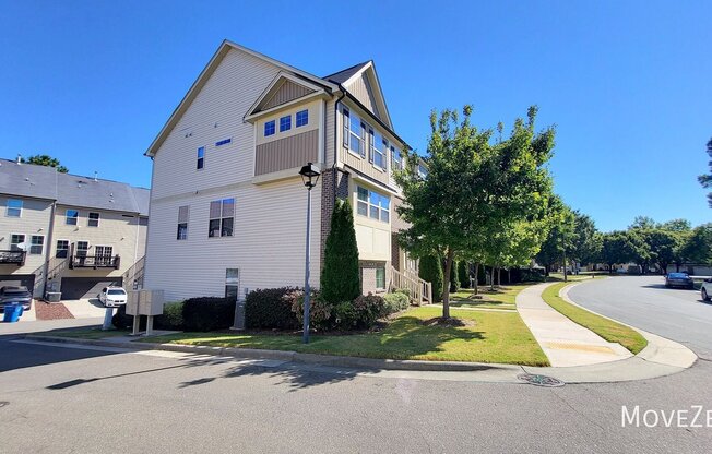 601 MALLORY LN