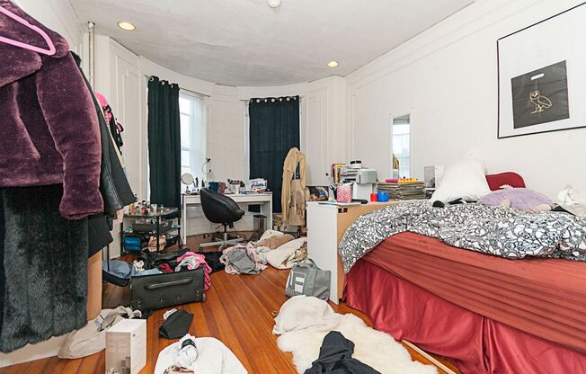 Huge 2 bed right on Comm Ave in Allston.....