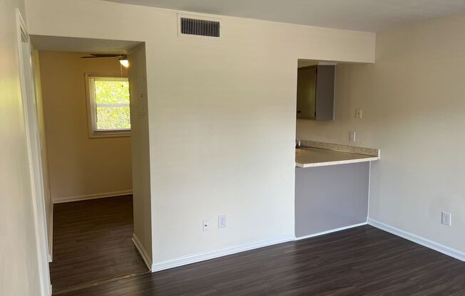 1 bed, 1 bath, 570 sqft, $875, Unit 2007-8