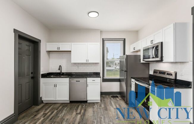 2 beds, 1 bath, 900 sqft, $1,375