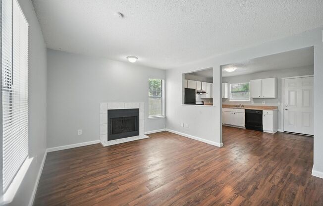Charming 2 bedroom/townhouse