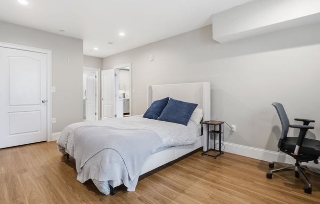 2 beds, 2 baths, 1,222 sqft, $4,950, Unit 27