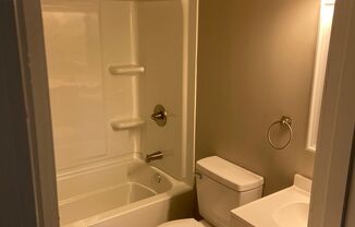 3 beds, 1.5 baths, 1,050 sqft, $800, Unit Apt# E