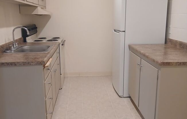 1 bed, 1 bath, 698 sqft, $1,200, Unit 221