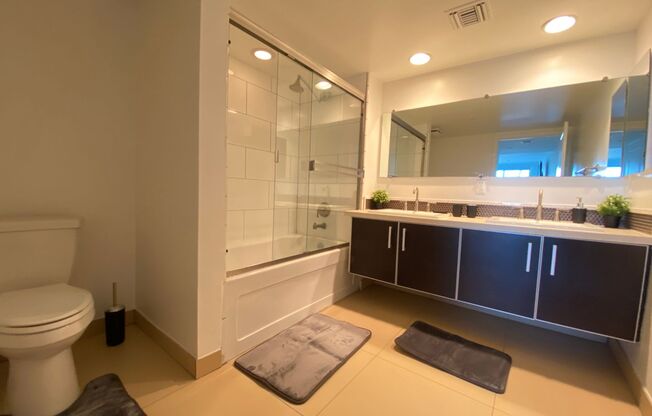 4 beds, 3 baths, 1,450 sqft, $1,750, Unit 312 - Grand Master Room - 4