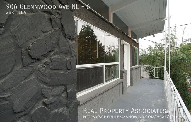 906 GLENNWOOD AVE NE