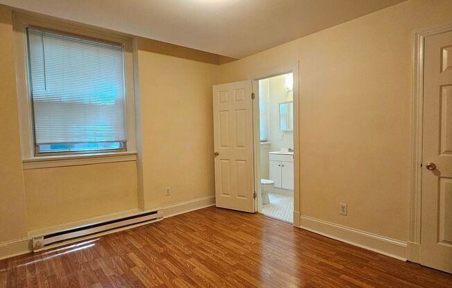 3 beds, 2 baths, 1,100 sqft, $1,915, Unit 105