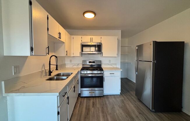 2 beds, 1.5 baths, 1,050 sqft, $2,048, Unit 305