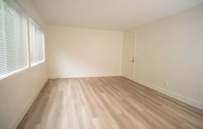 2 beds, 1 bath, 840 sqft, $1,750, Unit 58-8