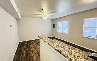 1 bed, 1 bath, 600 sqft, $800, Unit Unit 2