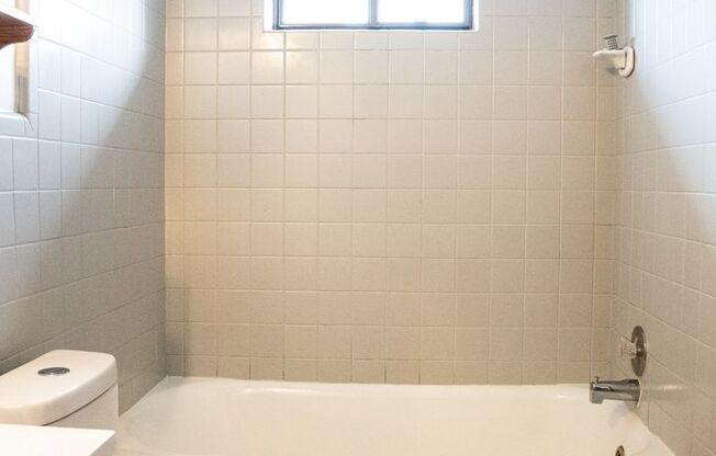 Large 2 Bed 2 Bath Home w/ Detached Garage in the Heart of Spokane!