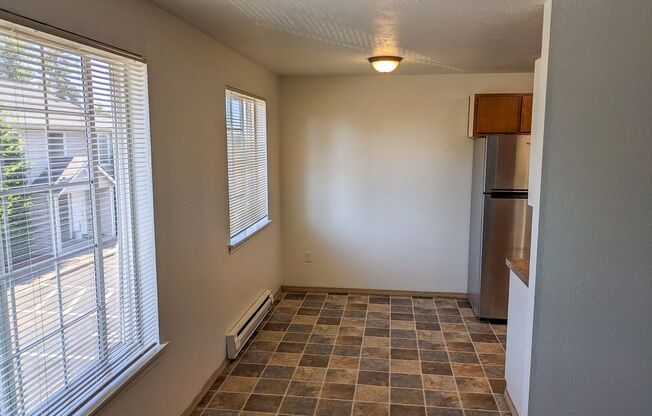 2 beds, 1 bath, 800 sqft, $1,345, Unit 185