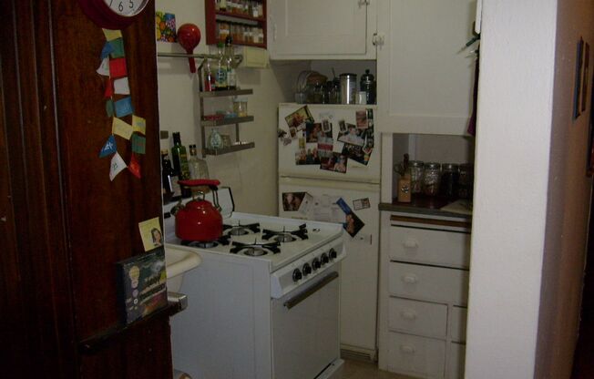 Studio, 1 bath, 450 sqft, $1,140, Unit Unit #D