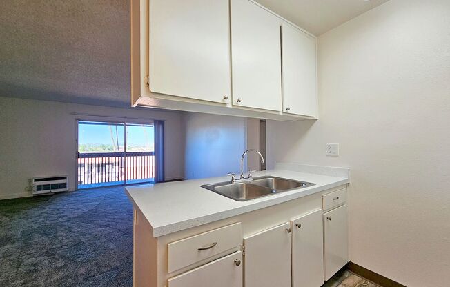 2 beds, 1 bath, 760 sqft, $2,025, Unit 24