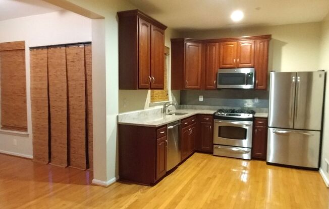 3 beds, 2.5 baths, $2,500