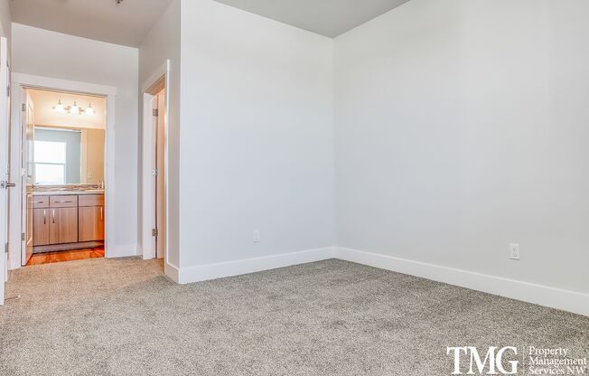 1 bed, 1 bath, 740 sqft, $1,625, Unit B230