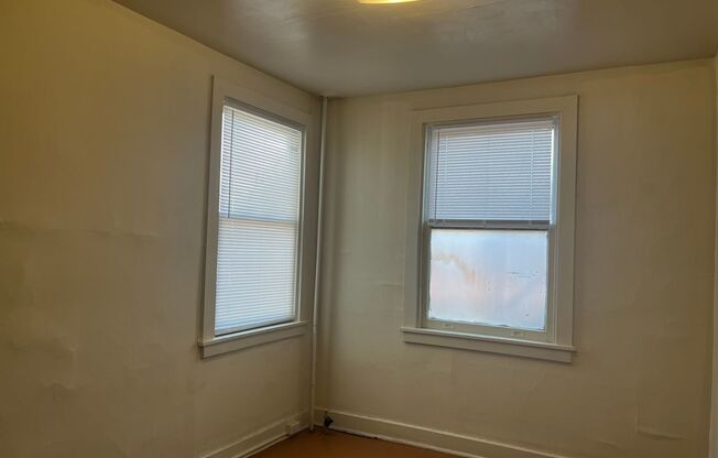 2 beds, 1 bath, $1,050