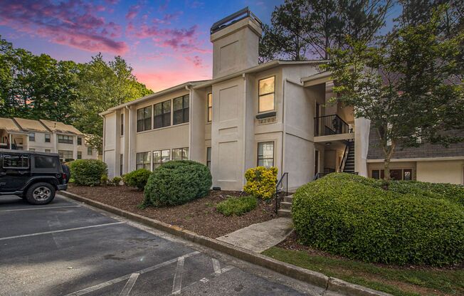 Sunlit 2BD/2BA with Fireplace in Peaceful Perimeter Community