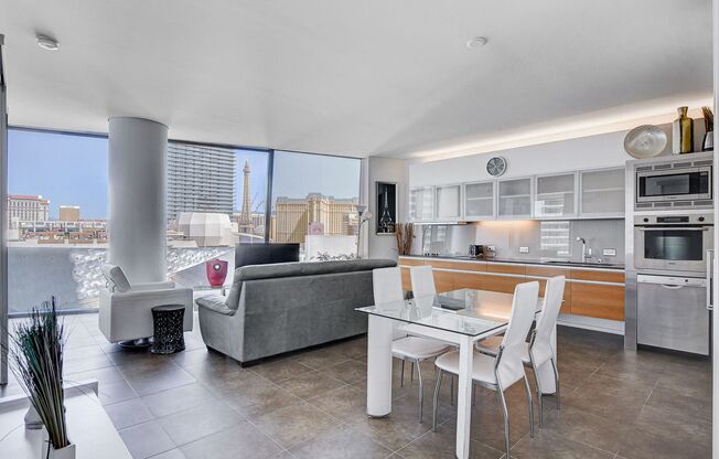 2 beds, 2 baths, $4,400, Unit # 802
