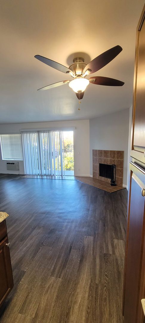 2 beds, 2 baths, 850 sqft, $2,895, Unit 31