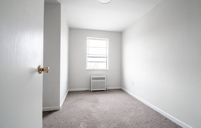 2 beds, 1 bath, 645 sqft, $950, Unit Virginia Terrace B-16