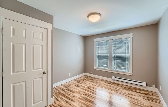 Amazing 3bed/1bath Fourplex with Backyard!