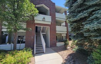 Immaculate 2 Bedroom, 2 Bath Top Floor Condo Available in South Boulder